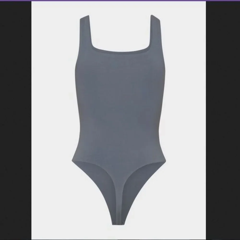 NWOT Aritzia Babaton Contour Second-skin Squareneck Sleeveless Bodysuit in Gray - Picture 2 of 13